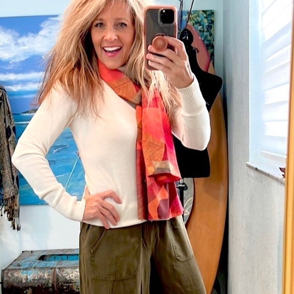 Banana Republic,Gorgeous Ivory,Soft Ribbed Turtleneck,Wardrobe Staple Size XS - Picture 4 of 11